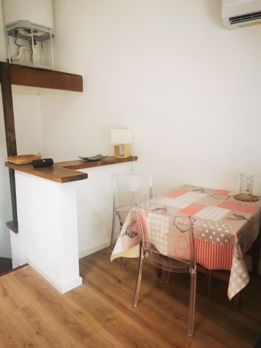 Appartement Avec Terrasse Saint-Martin-de-Brômes Exterior foto